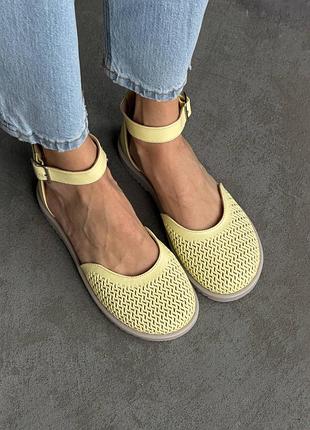 Босоножки женские желтые кожа / кожаные босоножки barefoot цвета масла / желтые босоножки с сквозной перфорацией