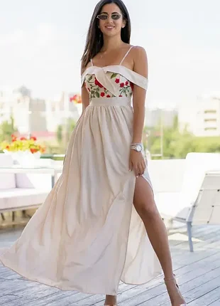 Длинное вечернее платье