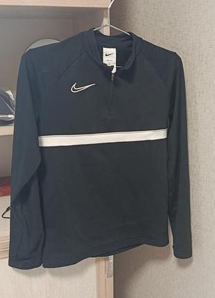 Продам кофту nike