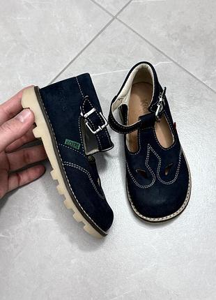 Босоніжки kickers для дівчинки