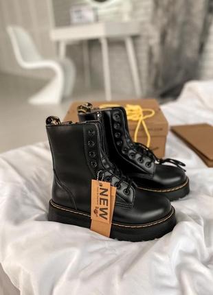 Зимние ботинки dr. martens jadon меховые на платформе с замком7 фото