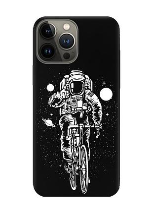 Матовый черный чехол на apple iphone 13 pro космонавт на велосипеде (принт 399)