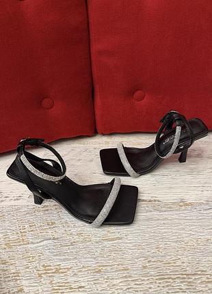 Фирменные босоножки public desire 3р.