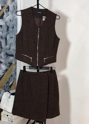 Коричневий костюм жіночий зі спідницею liz claiborne
