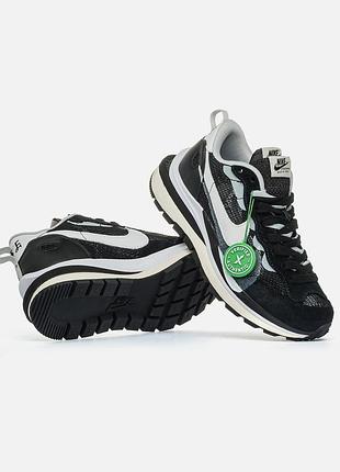 Nike vaporwaffle sacai black white