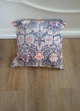 Подушка декоративная от известного бренда william morris в новом исполнении