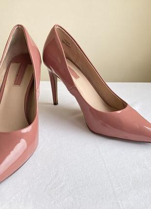 Класичні туфлі-човники (pumps) на високих підборах dorothy perkins