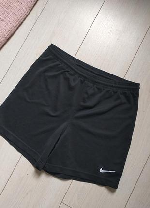 Спортивные шорты nike