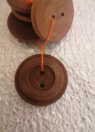 Ґудзики дерев'яні.