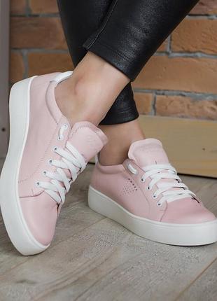 Кеды женские кожаные ecco pink sneakers нежно-розового цвета на белой подошве 39р