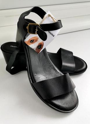 Гарні жіночі босоніжки з натуральної шкіри hush puppies