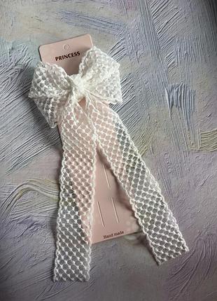 Білий мереживний бант