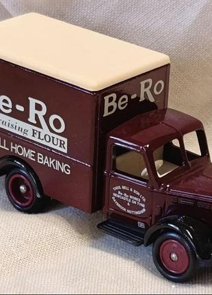 Коллекционная моделька фургон bedford 30 cwt delivery van