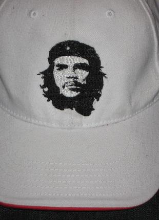 Бейсболка <unk> че гевара <unk> che з вишивкою.