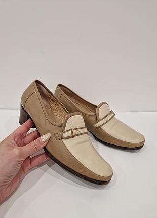 Кожаные туфли итальялия peron handmade бежевые на каблуке 40,5 размер