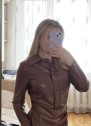 Шкіряна коричнева сукня