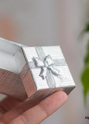 Подарункова коробочка картонна "срібний блиск". розмір 4*4 см