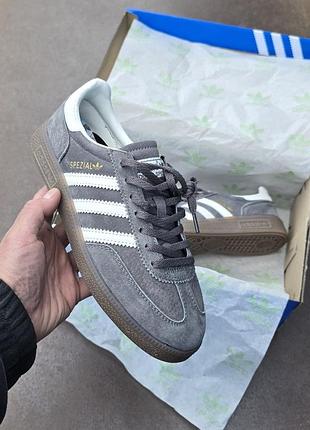 Adidas spezial 
• grey / cream •