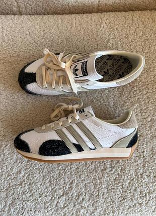 Кросівки adidas country og