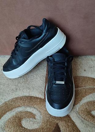 Женские кроссовки nike air force af1 sage low. 38 размер, черного цвета, из натуральной кожи