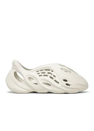 Тапочки adidas yeezy foam rnnr ararat