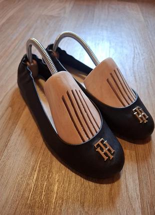 Tommy hilfiger кожаные балетки/туфли женские