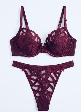 Комплект ліфчик стрінги wonderbra
