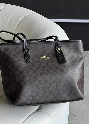 Кожаный коричневый шопер женская сумка coach 42х30х15 см с двумя ручками из кожа сумка для женщины от коуч