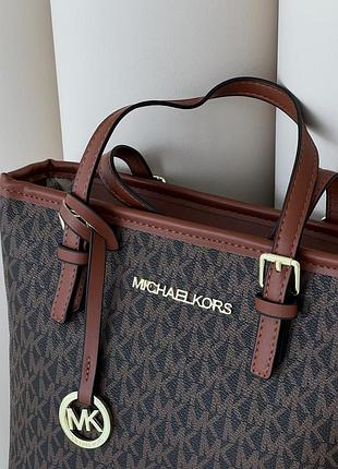 Коричневая мини сумка для женщины от michael kors 22.5х20.5х9 см из кожа сумочка через плечо женская сумка майкл корс с двумя ручками
