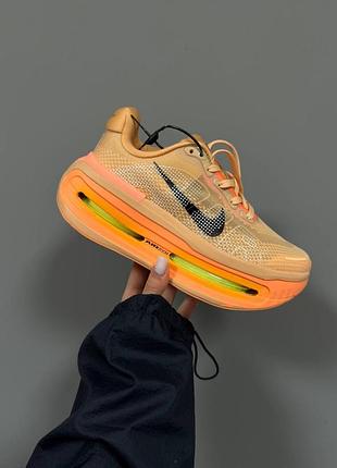 Nike air zoom 
vomero premium | orange