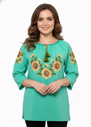 Яркая подростковая вышиванка с подсолнухами в украинском стиле бірюза