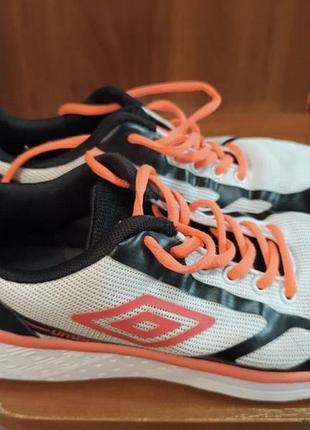 Кросівки жіночі umbro 38-39 розмір