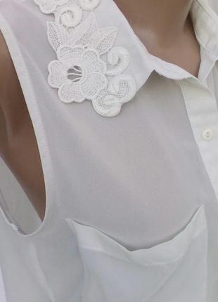 Шифонова блуза безрукавка кольору айворі з вибитим мереживом