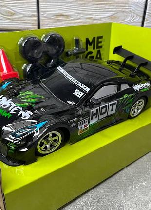 Дрифт машинка на пульте управления 1:18 nissan gt-r | сменные колеса, конусы, аккумуляторная