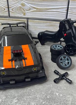 Дрифт машинка на пульте управления 1:16 dodge (сменные колеса, конусы ) аккумуляторная пускает дым