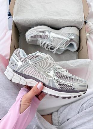 Женские кроссовки nike zoom vomero 5 metallic silver platinum violet найк