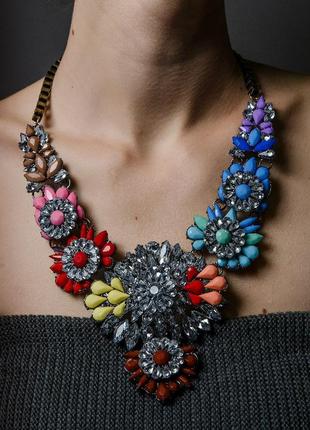 Яркое колье в стиле shourouk