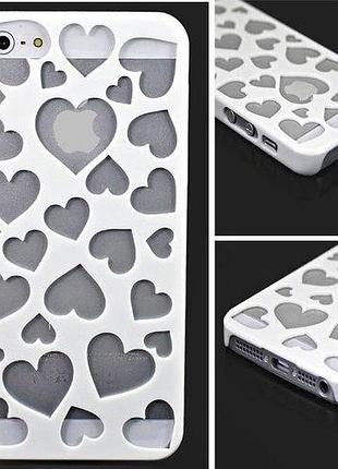 Пластиковый чехол для iphone 5 / 5s вырезанные сердечка белый