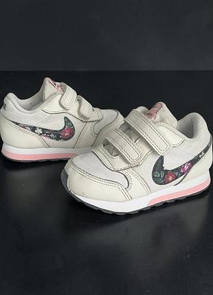 Оригінальні кросівки nike для дівчинки