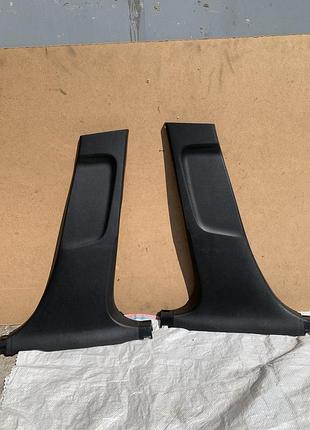 Накладка центральної стойки права mazda 3 bm/ 2013-2018pik/ bhn968220