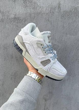 Trainer grey