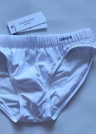 Calvin klein плавки мужские белые фирменные купальник трусики трусы слипы хипстеры брендовые бельлые на море бассейн кельвин клюйн