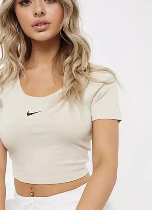 Укорочений топ із коротким рукавом nike essentials - вівсяний колір