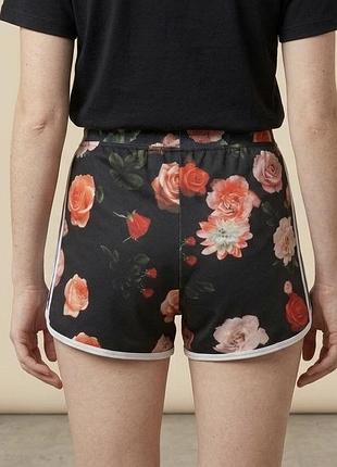 Шорти adidas в квітку, розмір xs-s (маломірки)