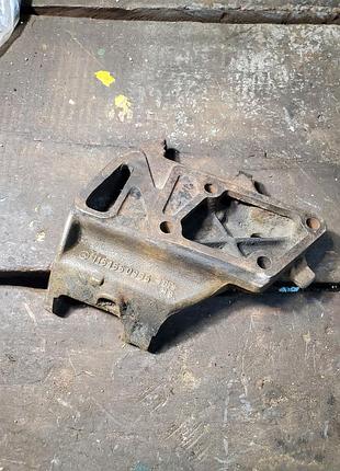 Лапа mercedes w114 w115 1151550935 1151550935 mercedes кронштейн генератора німеччина