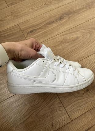 Кросівки жіночі nike білі розмір  38,5 устілка 24,5 см