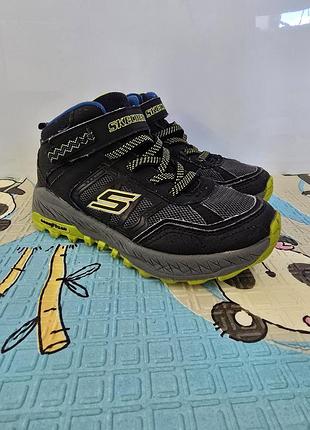 Демисезонные кроссовки skechers с подошвой goodyear