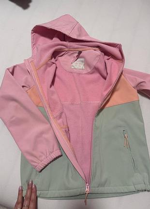 Яскрава куртка softshell для дівчинки 4