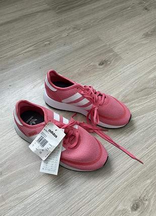 Нові кросівки adidas