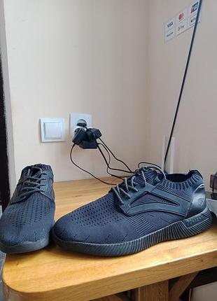 Кросівки чоловічі